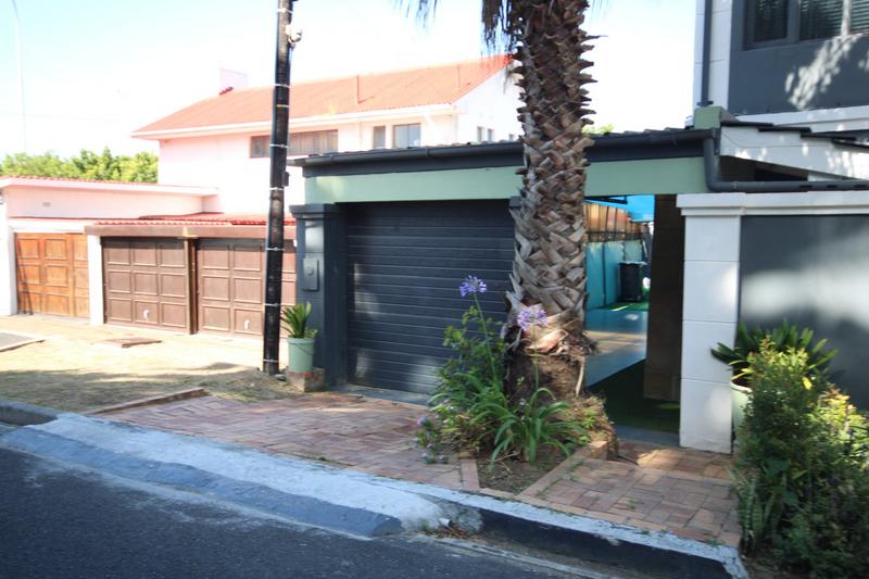 6 Bedroom Property for Sale in Mowbray Western Cape